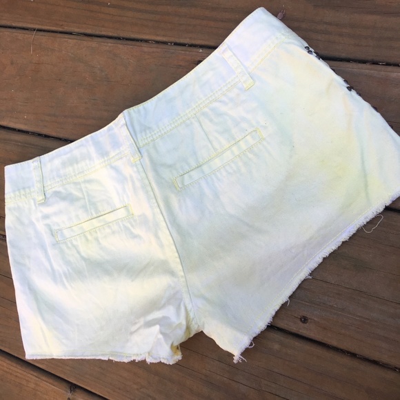 Daytrip Capricorn Yellow Shorts - Picture 2 of 7